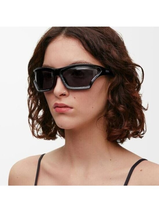 Loewe LW40143U 98A Sunglasses Transparent Dark Green Shield Frame, Smoke Lenses main image 7